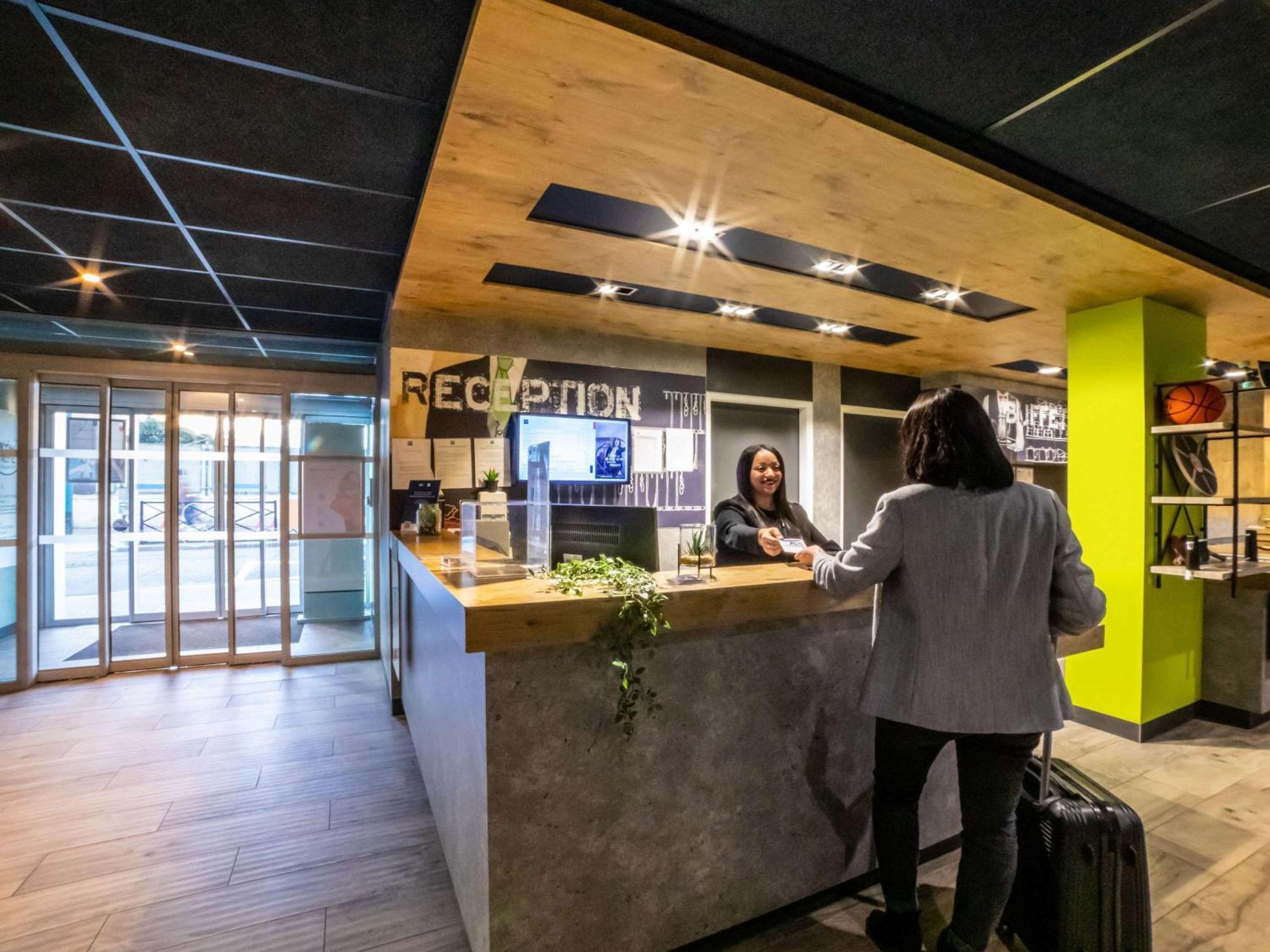 Ibis Budget Paris Clichy Mairie מראה חיצוני תמונה