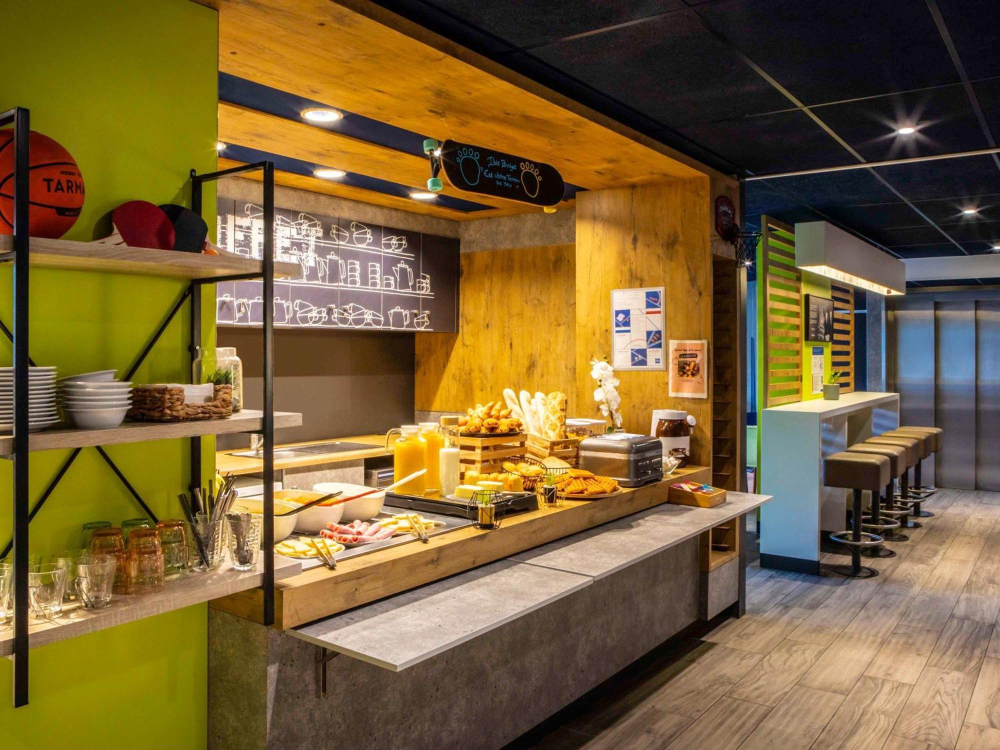 Ibis Budget Paris Clichy Mairie מראה חיצוני תמונה
